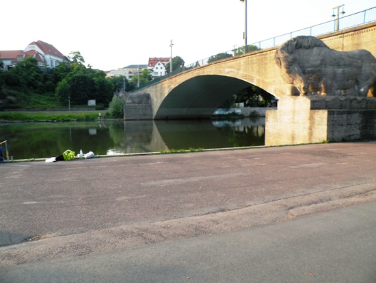 An der Giebichenstein-Brücke, der Weg ist fast geschafft.