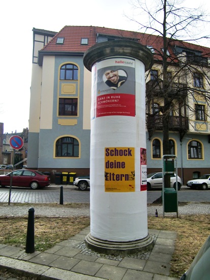 Die Litfaßsäule in der Bertramstraße.