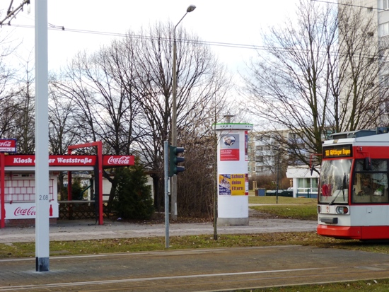 Hier noch eine andere Ansicht der Litfaßsäule in der Weststraße.