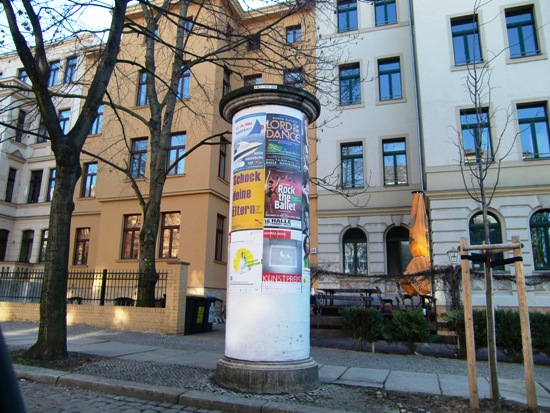 Hier die Litfaßsäule in der Willy-Lohmann-Straße in Halle.