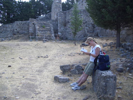 Das Asklepion auf der Insel Kos. Ein antikes Krankenhaus in dem Hippokrates praktiziert haben soll. Mit Hilfe des Reiseführers haben wir viele Besonderheiten gefunden.