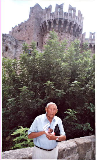 Die Insel Rhodos war das Reiseziel von Fam. Weiser. Eine von vielen Sehenswürdigkeiten war der Großmeisterpalast in Rhodos-Stadt. Unser Reiseführer war immer dabei.