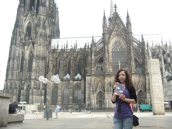 Eine Städtetour nach Köln. Der Reiseführer der Stadtbibliothek war dabei.